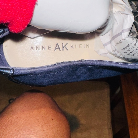 Anne Klein iFlex Suede Patient Leather Shoes. - Picture 12 of 14